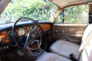 location-classic-car