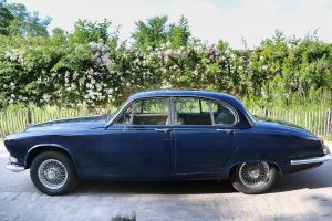 location-voiture-ancienne-jaguar-420
