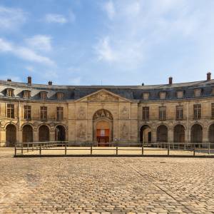 Academie_Equestre_-_Tour_dans_Versailles_-_L._Denis_original