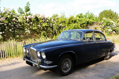 location voiture ancienne Jaguar 420